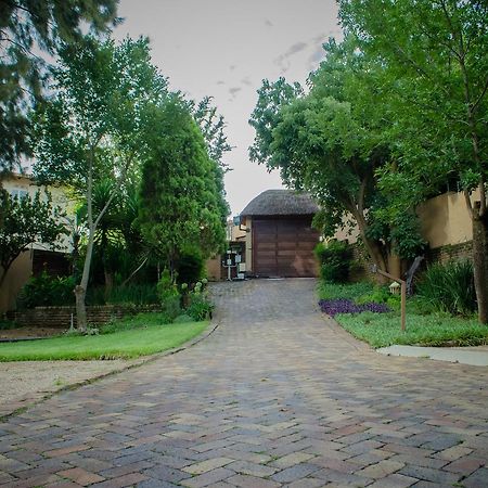 The Rivonia River Lodge ヨハネスブルグ エクステリア 写真