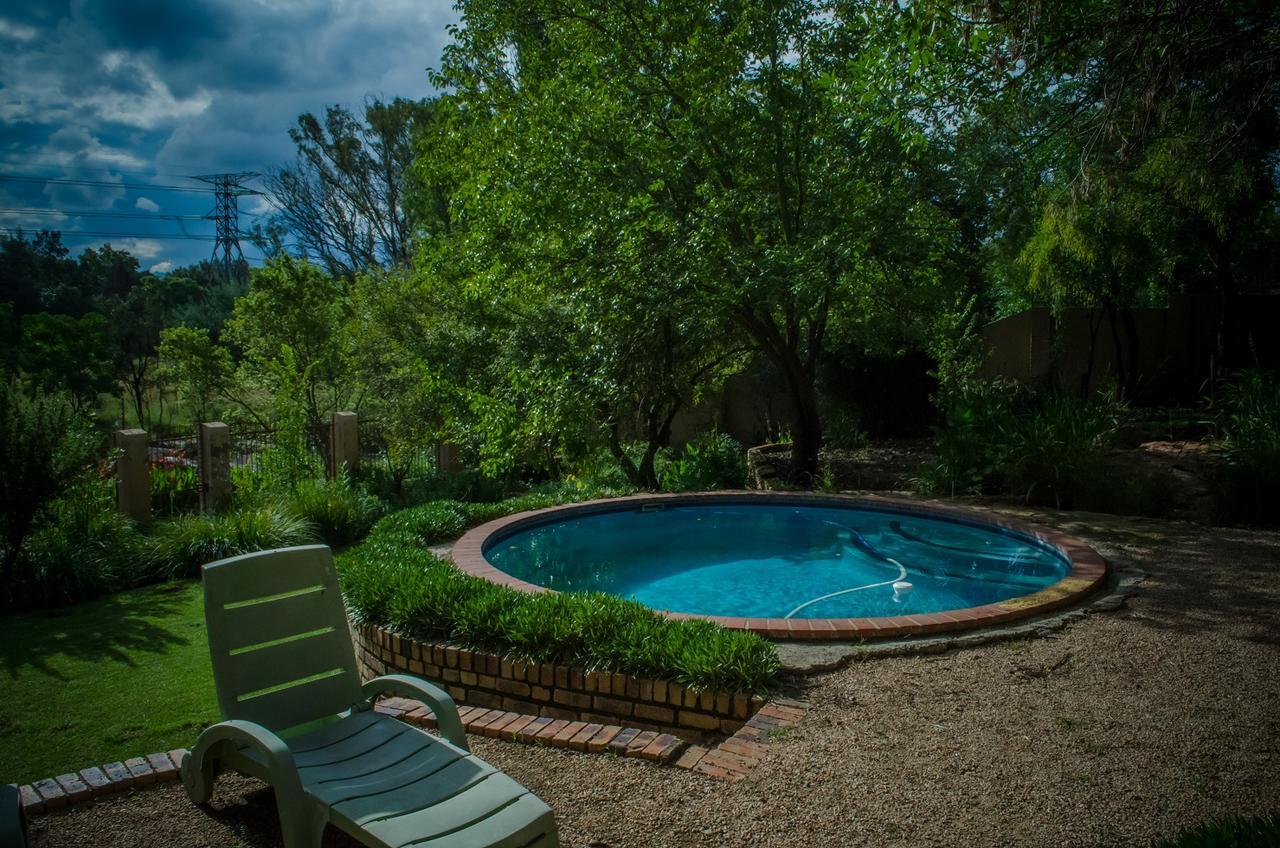 The Rivonia River Lodge ヨハネスブルグ エクステリア 写真