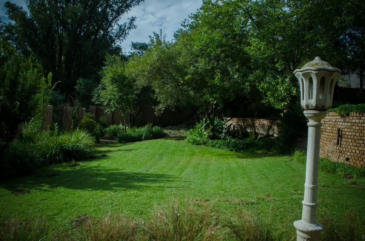 The Rivonia River Lodge ヨハネスブルグ エクステリア 写真