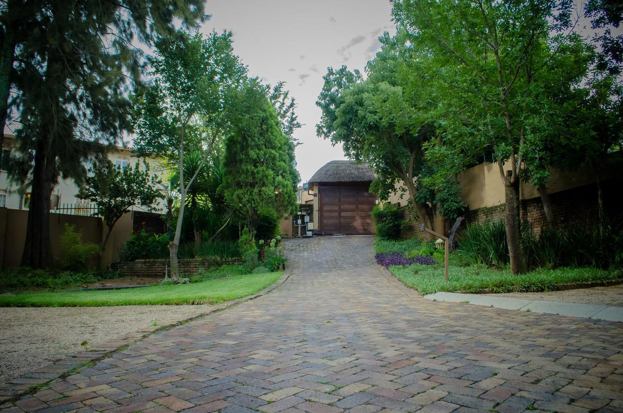 The Rivonia River Lodge ヨハネスブルグ エクステリア 写真