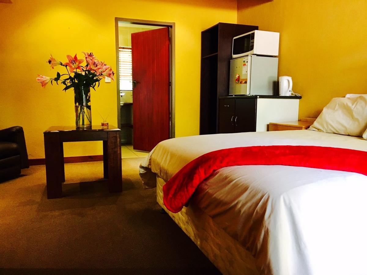 The Rivonia River Lodge ヨハネスブルグ エクステリア 写真