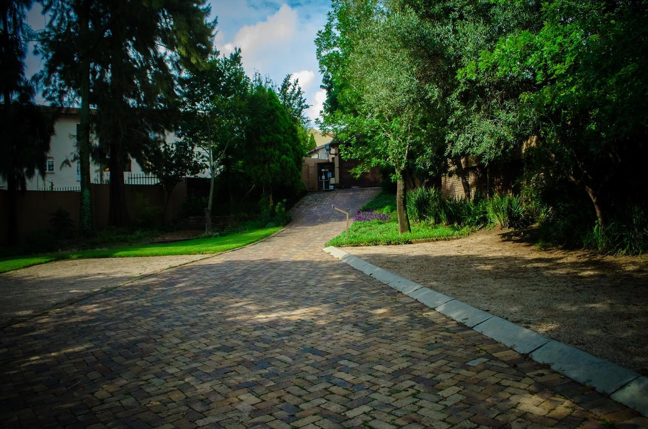 The Rivonia River Lodge ヨハネスブルグ エクステリア 写真