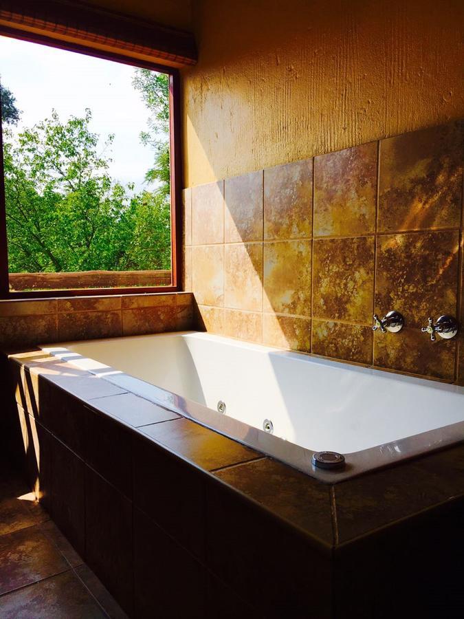 The Rivonia River Lodge ヨハネスブルグ エクステリア 写真