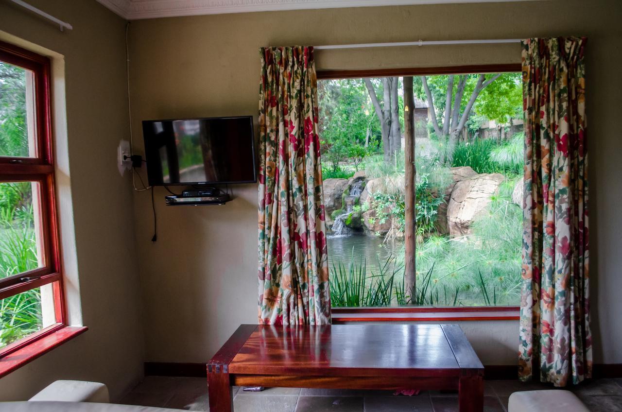 The Rivonia River Lodge ヨハネスブルグ エクステリア 写真